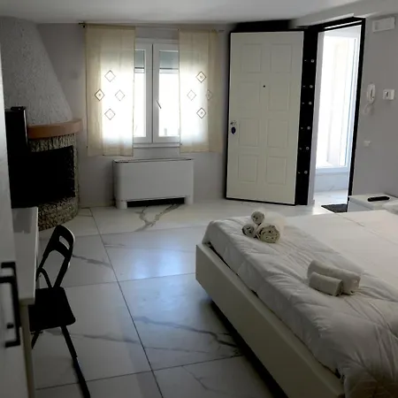 Dimore Pietrapenta Apartments, & - Via Lucana 223, Via Piave 23, Via Chiancalata 16, Vico Fornaci 9 Гостевой дом Матера
