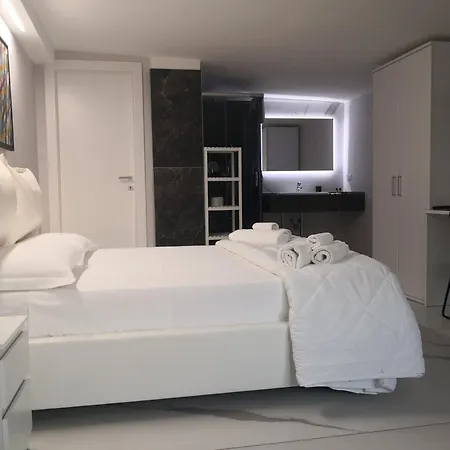 Dimore Pietrapenta Apartments, & - Via Lucana 223, Via Piave 23, Via Chiancalata 16, Vico Fornaci 9 Гостевой дом Матера